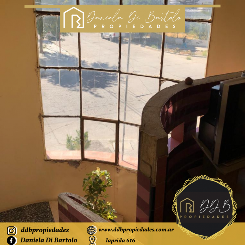 CASA AMPLIA CON TERRAZA